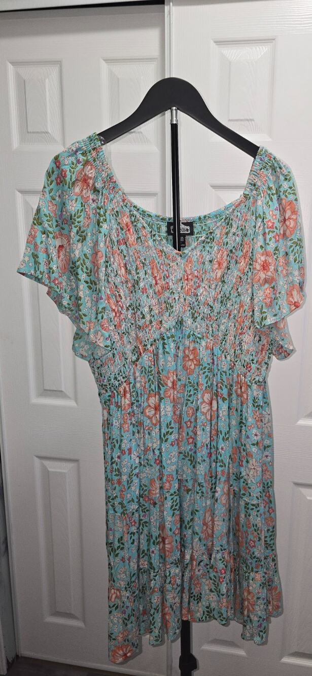 Angie Floral Smocked Ruffle Puff Short Sleeve Fit & Flare V-Neck Knee Dress 3x
